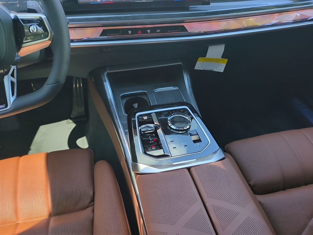 New 2026 Oxide Grey Metallic BMW 750e xDrive image 18