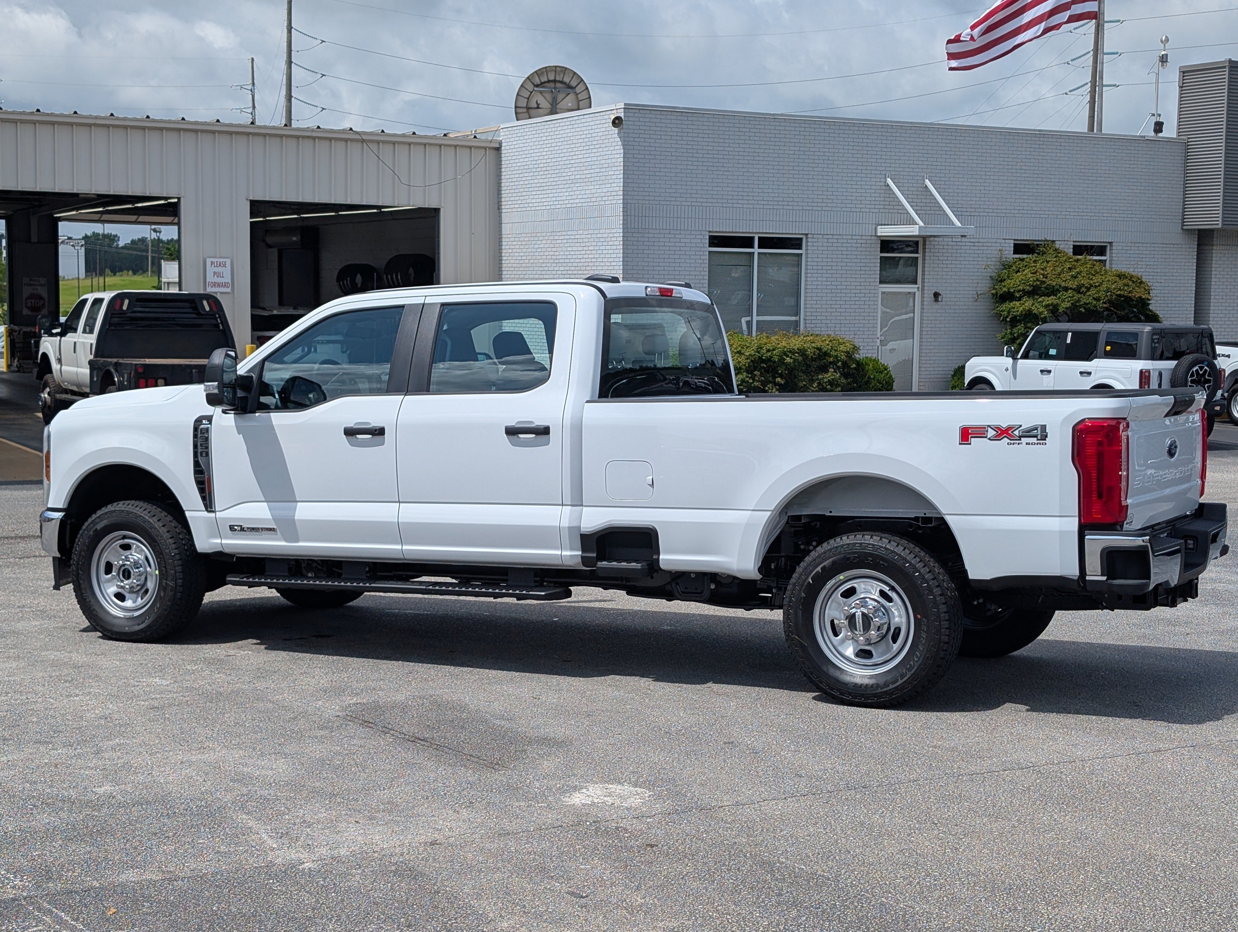 New 2026 Oxford White FORD F-350® XL image 14