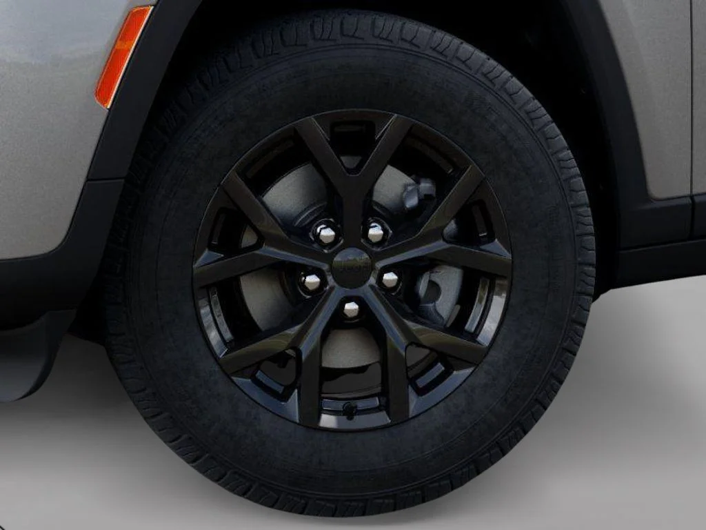 New 2026 Silver Zynith Exterior Paint Jeep Altitude image 8