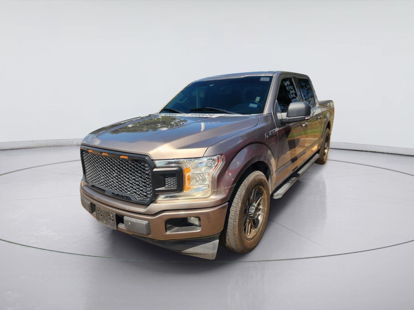 Used 2018 Stone Gray Ford XLT image 3