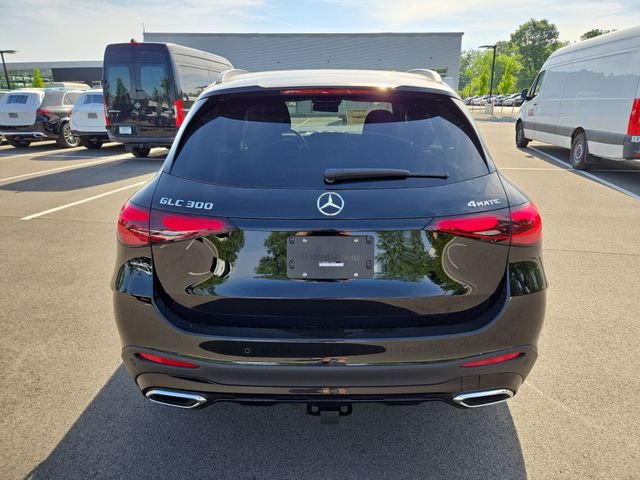 New 2026 Black Mercedes-Benz GLC300 image 4