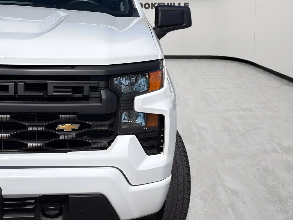 Used 2022 Summit White Chevrolet Custom image 5