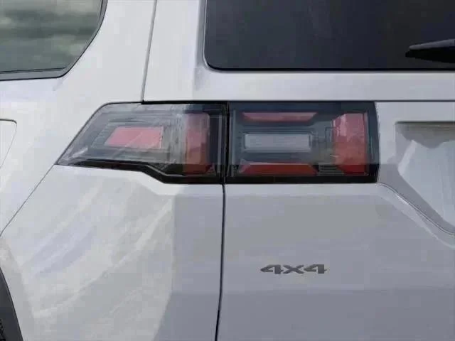 New 2026 Bright White Clear-Coat Exterior Paint Jeep Laredo image 5