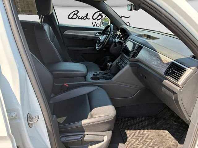 Used 2020 Pure White Volkswagen 3.6L V6 SE w/Technology image 15