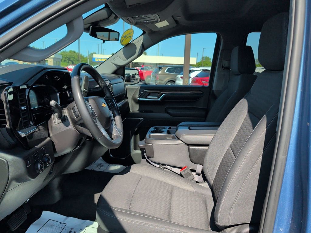 Used 2024 Lakeshore Blue Metallic Chevrolet LT image 19