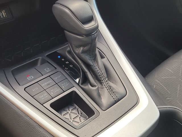 Used 2025 Silver Toyota XLE image 27