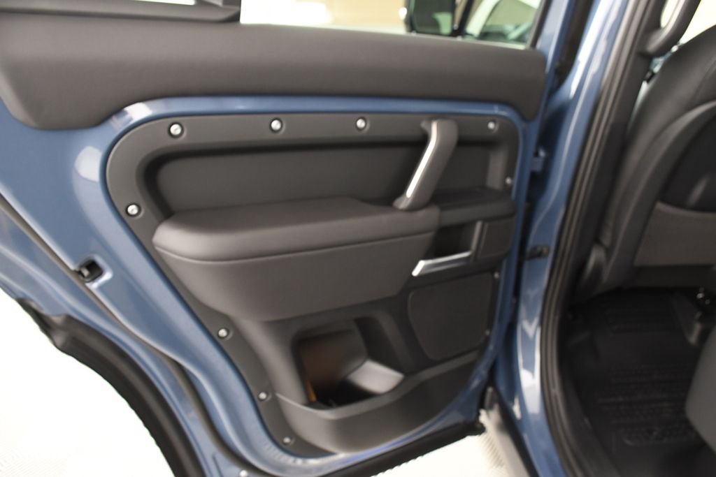 2026 Land Rover Defender X-Dynamic SE - Photo 26