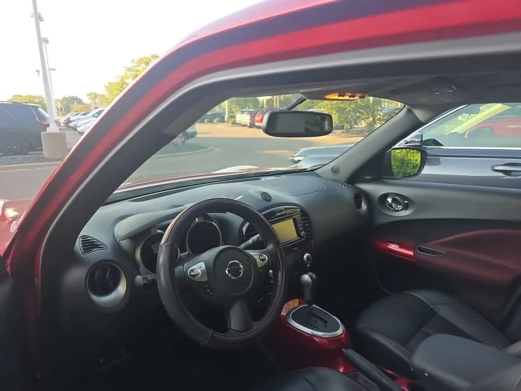 Used 2017 Cayenne Red Nissan SL image 7