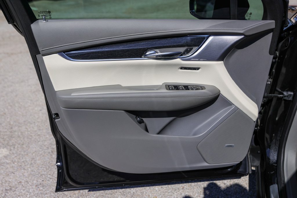 Certified Used 2022 STELLAR BLACK METALLIC Cadillac Premium Luxury image 25