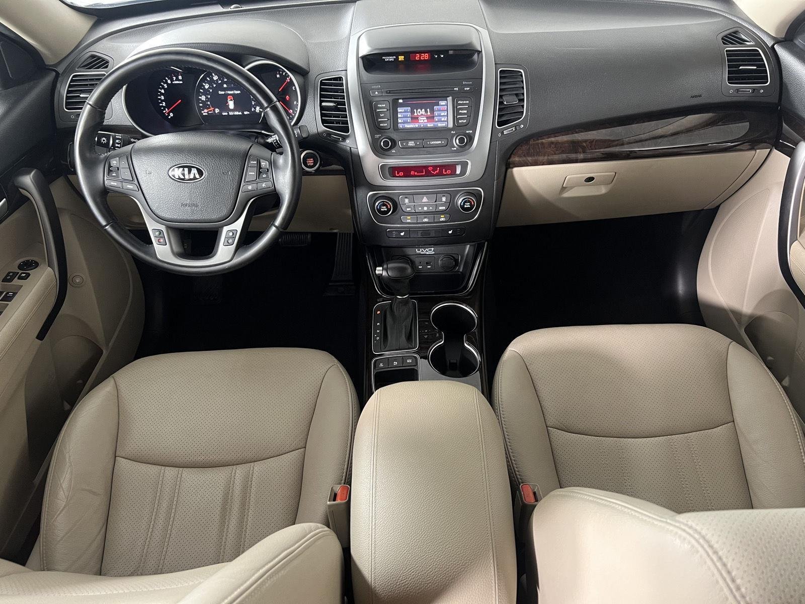 Used 2015 Snow White Pearl Kia EX image 2