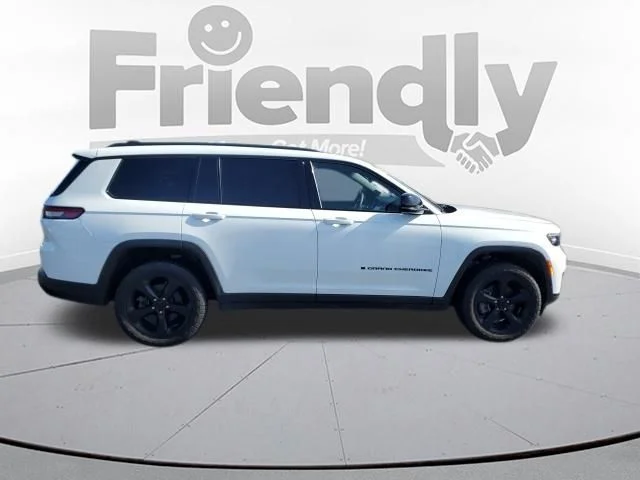 Used 2023 White Jeep Altitude image 6