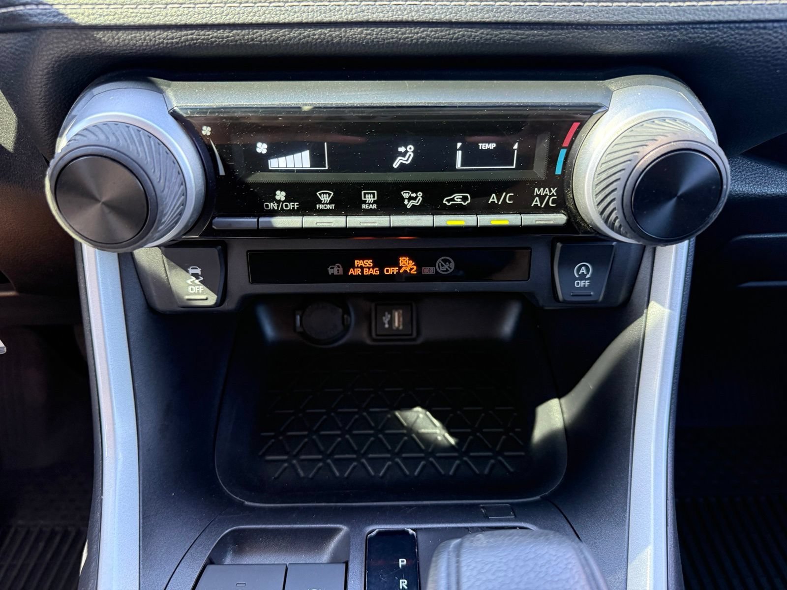 2025 Toyota RAV4 LE - Photo 24