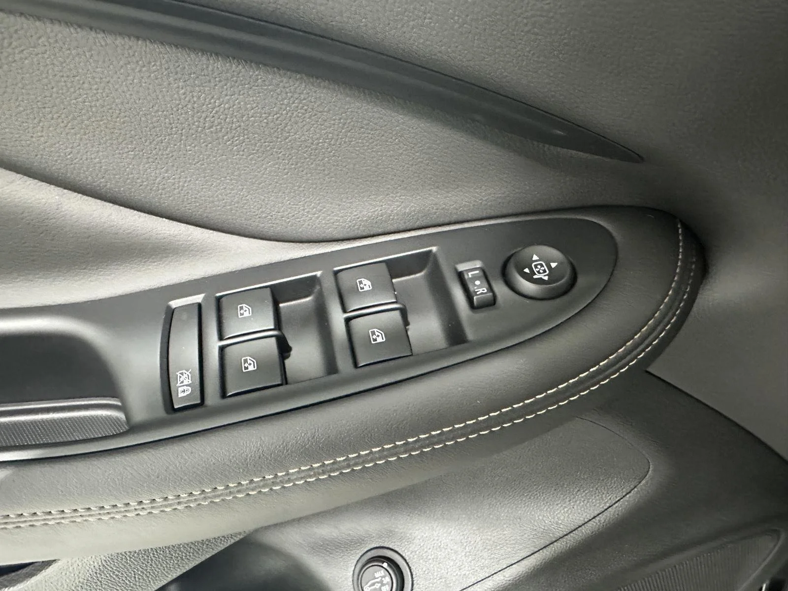 Used 2017 EBONY TWILIGHT METALLIC Buick Essence image 21