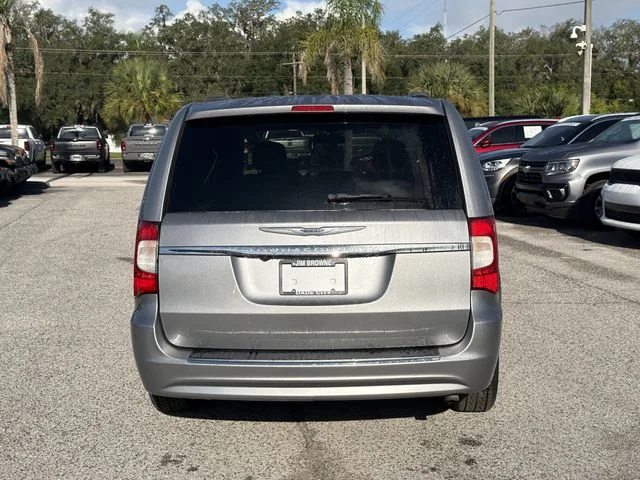 Used 2015 Silver Chrysler LX image 5