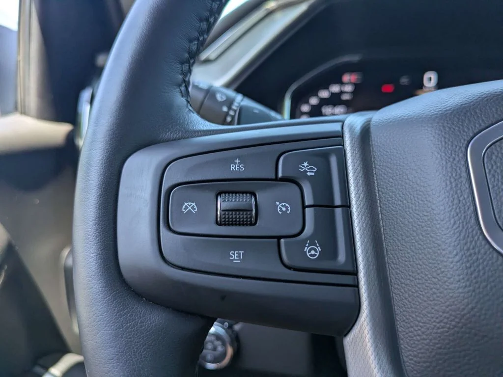 Used 2025 Silver GMC Denali image 28