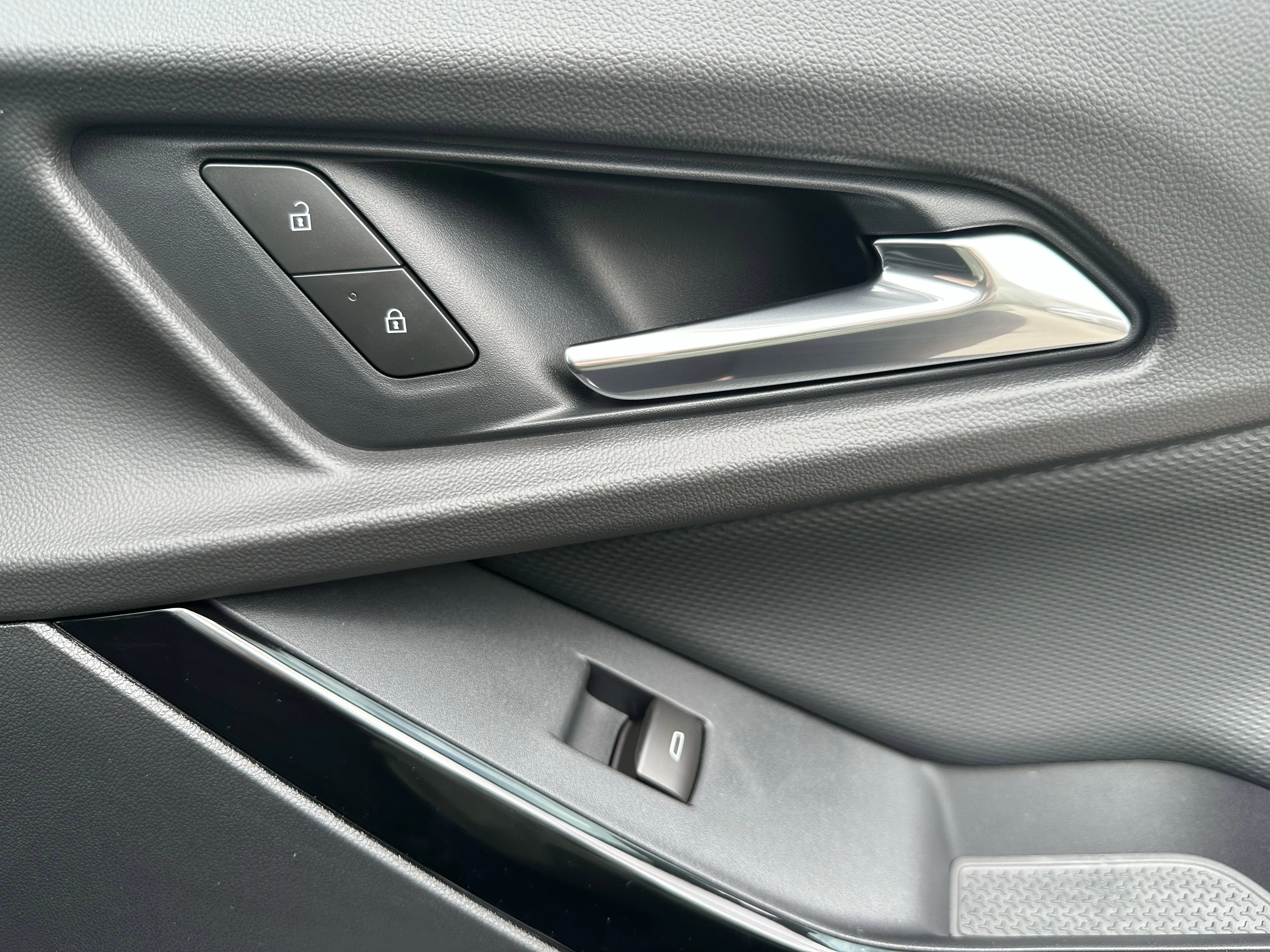 New 2026 Summit White Chevrolet FWD LT image 19