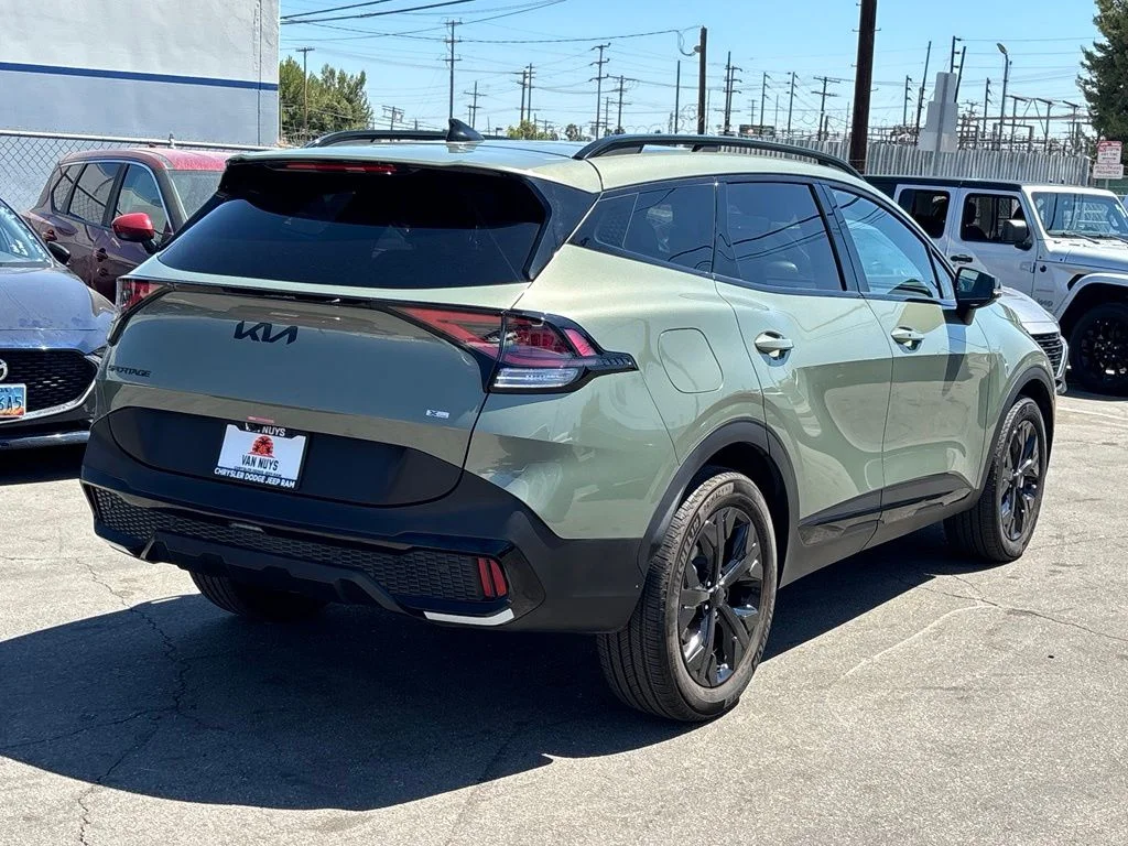 Used 2025 Green Kia X-Line image 3