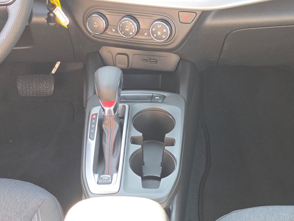 Used 2024 Summit White Chevrolet 1RS image 25