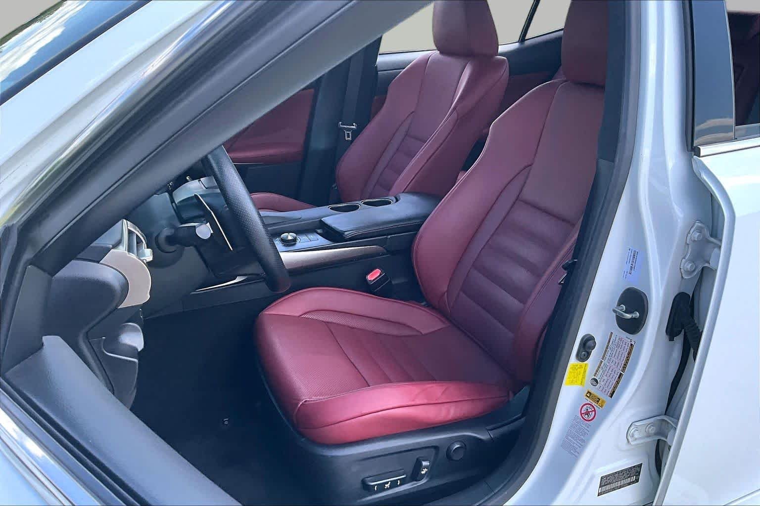 Used 2016 Ultra White Lexus  image 7