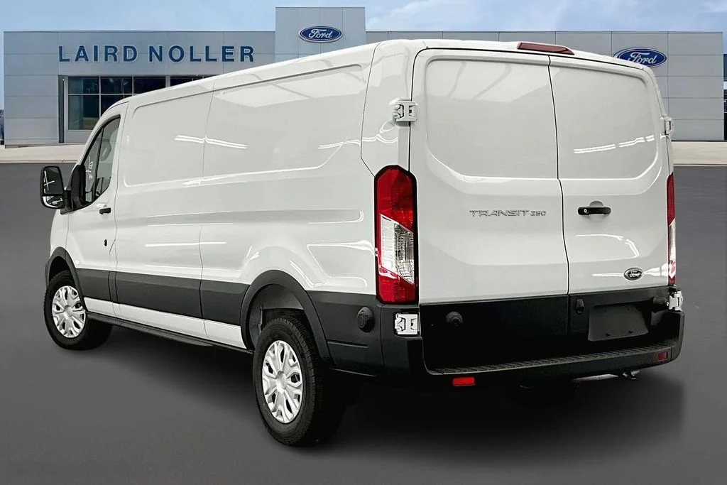 Used 2025 Oxford White Ford Base image 3