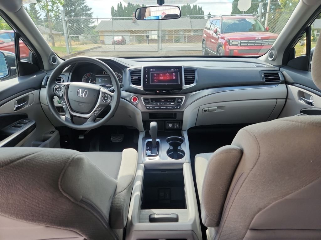 Used 2018  Honda EX image 21