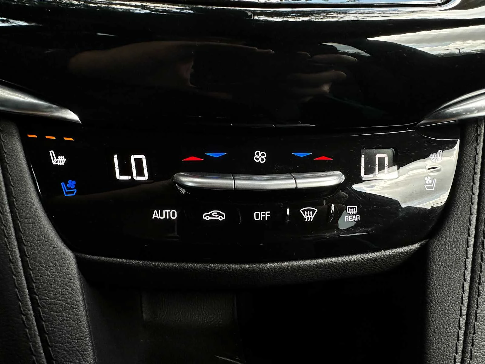 Certified Used 2025 Crystal White Tricoat Cadillac Premium Luxury image 14