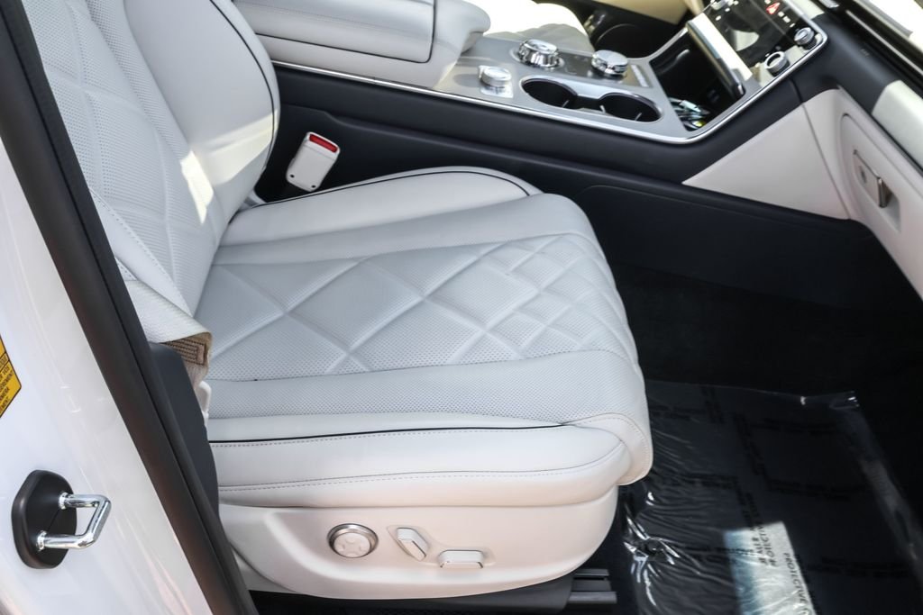 Used 2025 White Genesis 3.5T Prestige image 49