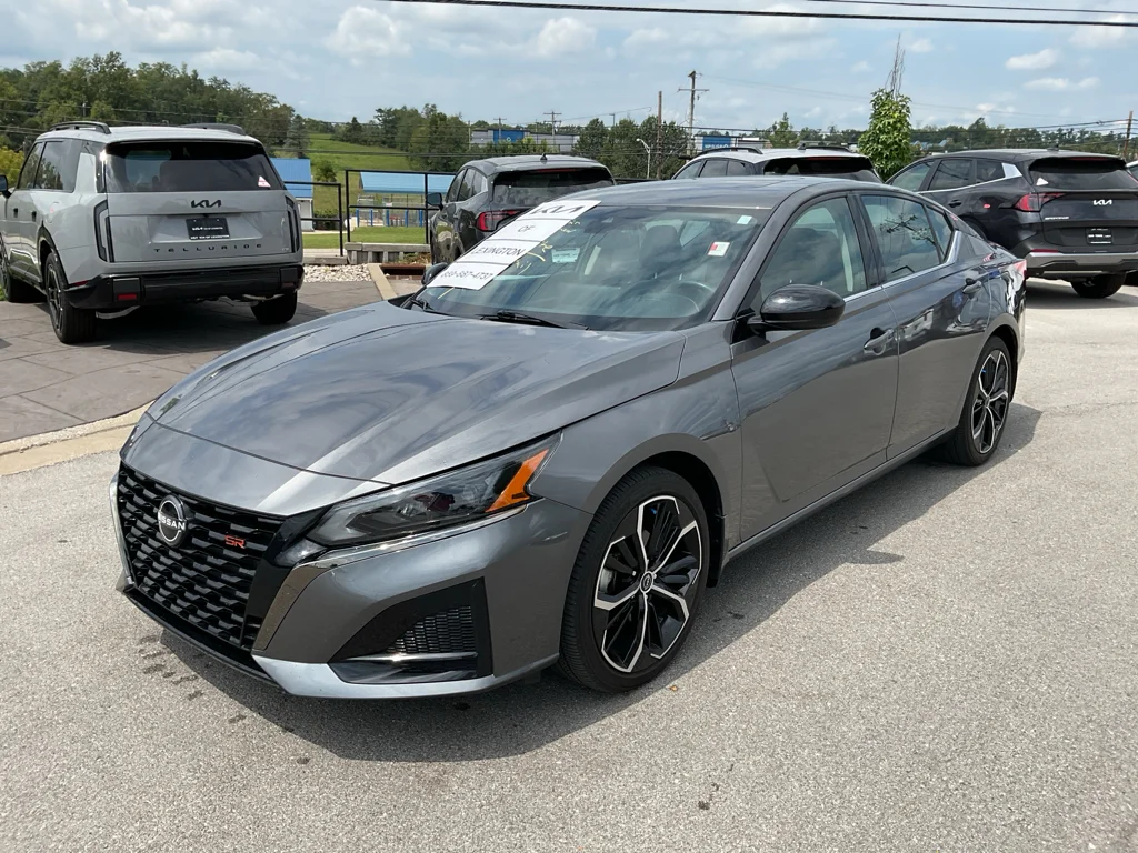 Used 2024 Gun Metallic Nissan 2.5 SR image 5