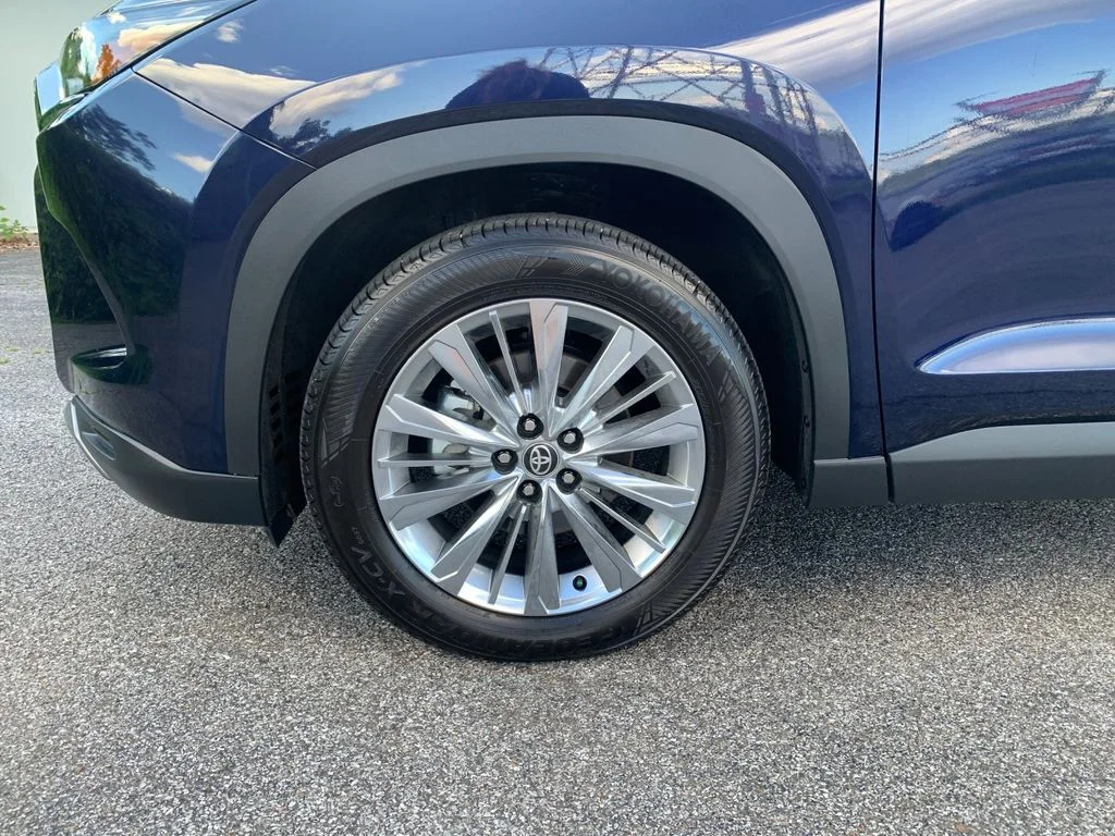 Used 2025  Toyota Platinum image 35