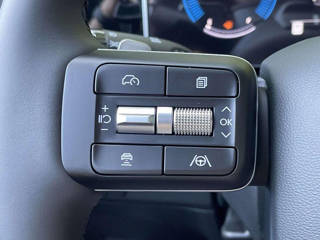 New 2027 White Hyundai SEL AWD image 25
