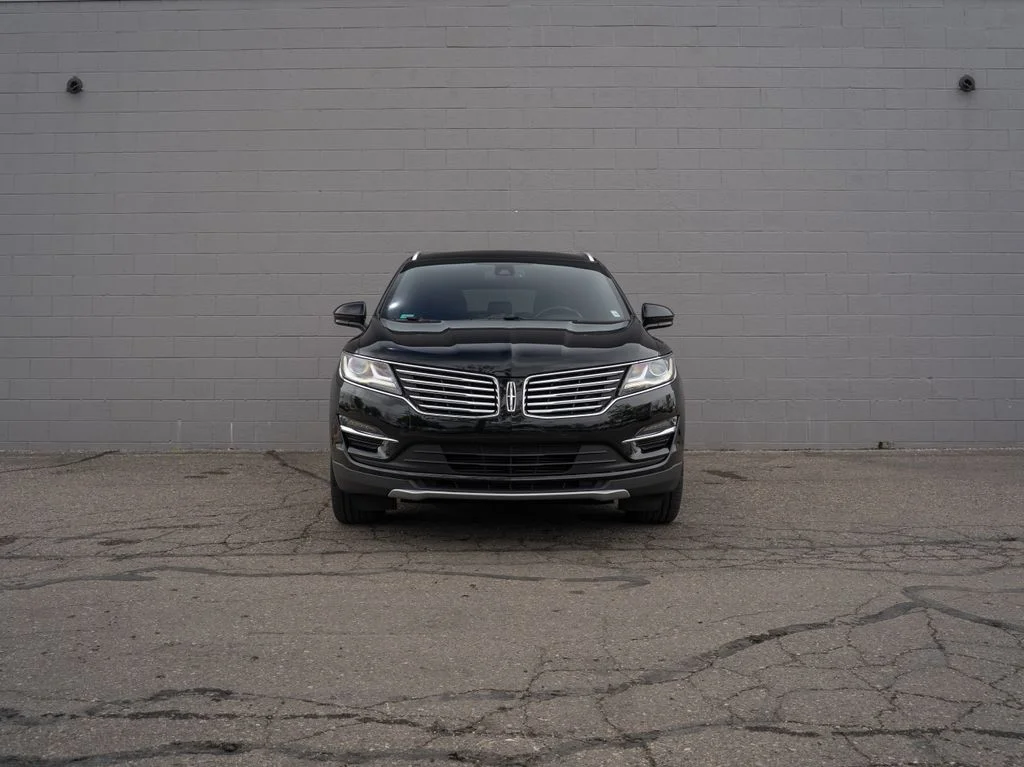 Used 2017 Black Lincoln Reserve image 10
