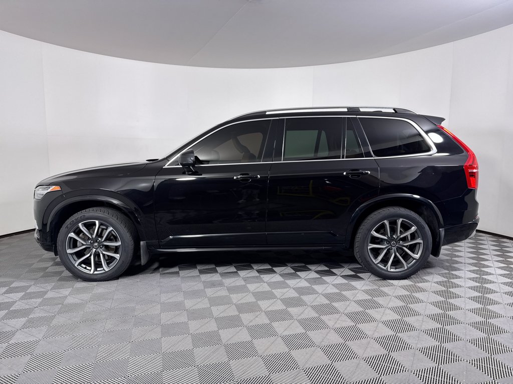 Used 2019 Onyx Black Metallic Volvo Momentum image 11