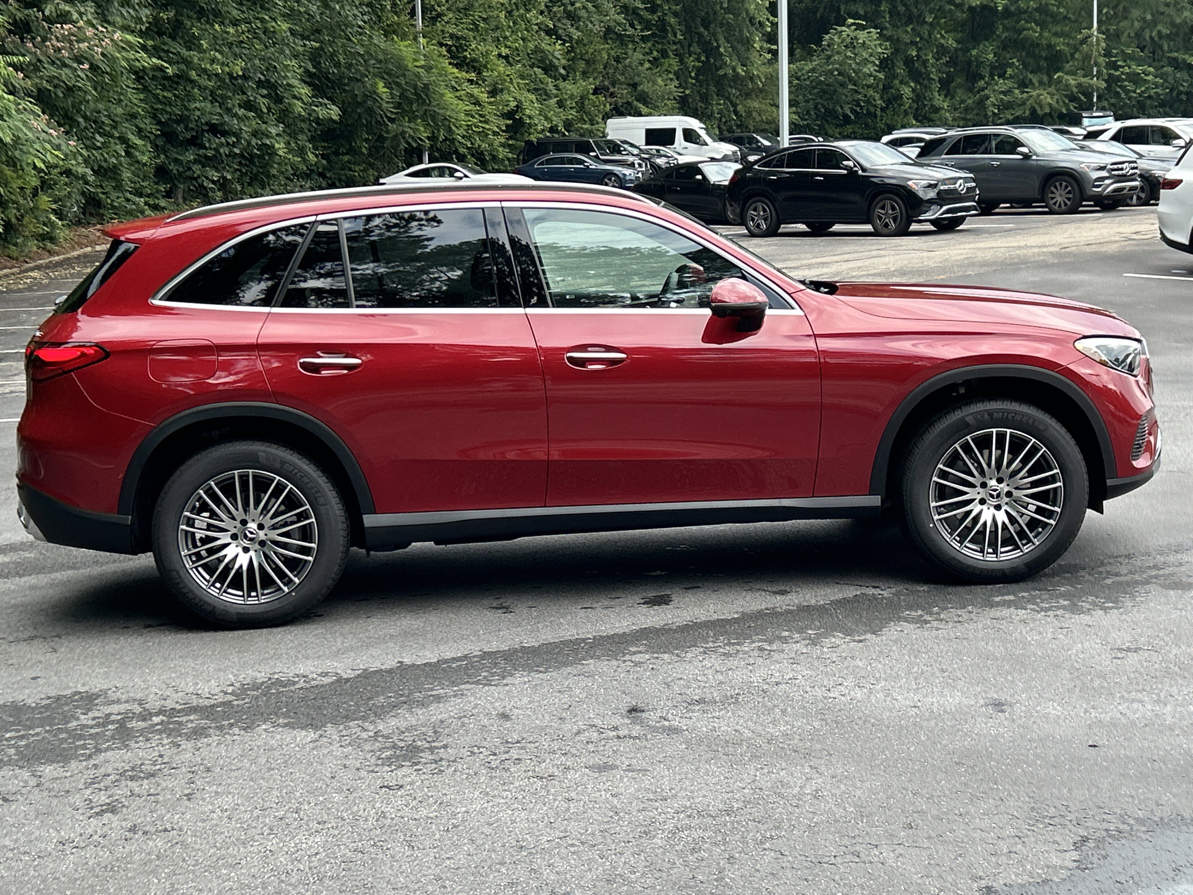 New 2026 MANUFAKTUR Patagonia Red Metallic Mercedes-Benz GLC 300 4MATIC® SUV image 5