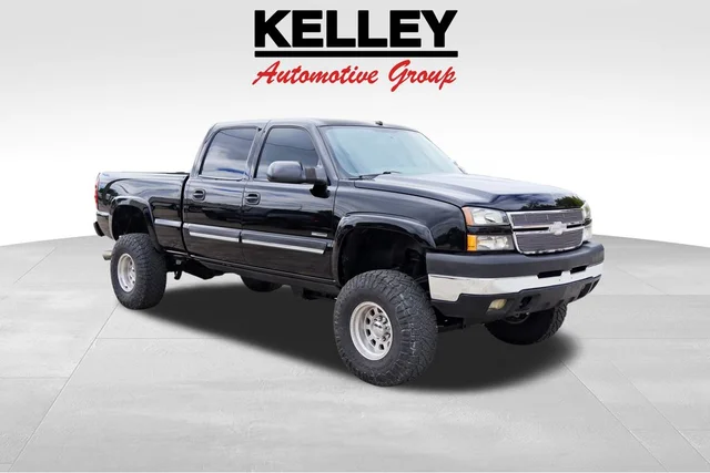 Pre-Owned 2005 Chevrolet Silverado 2500HD LS 4WD 4D Crew Cab