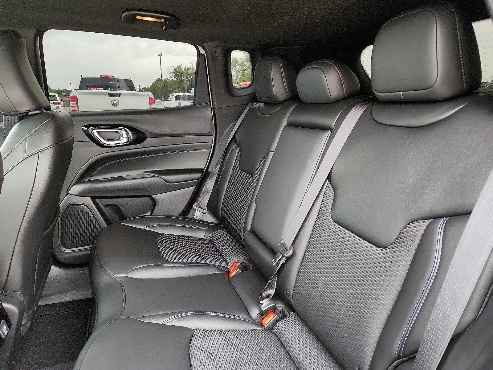 New 2026 Silver Jeep LATITUDE ALTITUDE 4X4 image 10