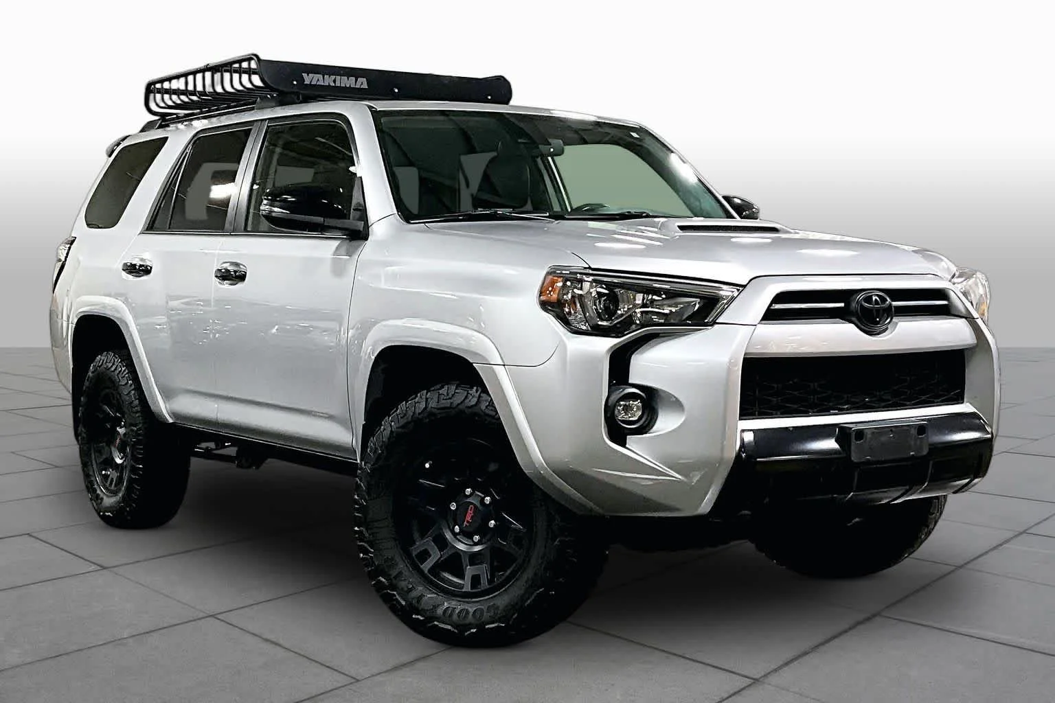 Used 2021 Classic Silver Metallic Toyota Venture image 3