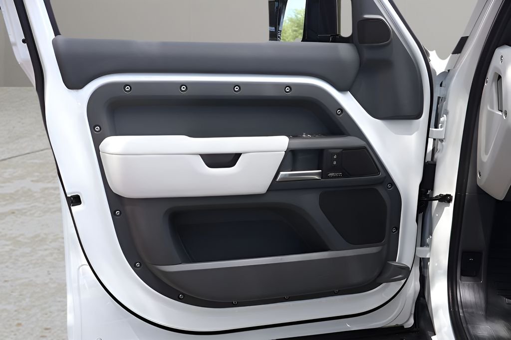 New 2026 Fuji White Land Rover X-Dynamic SE image 9
