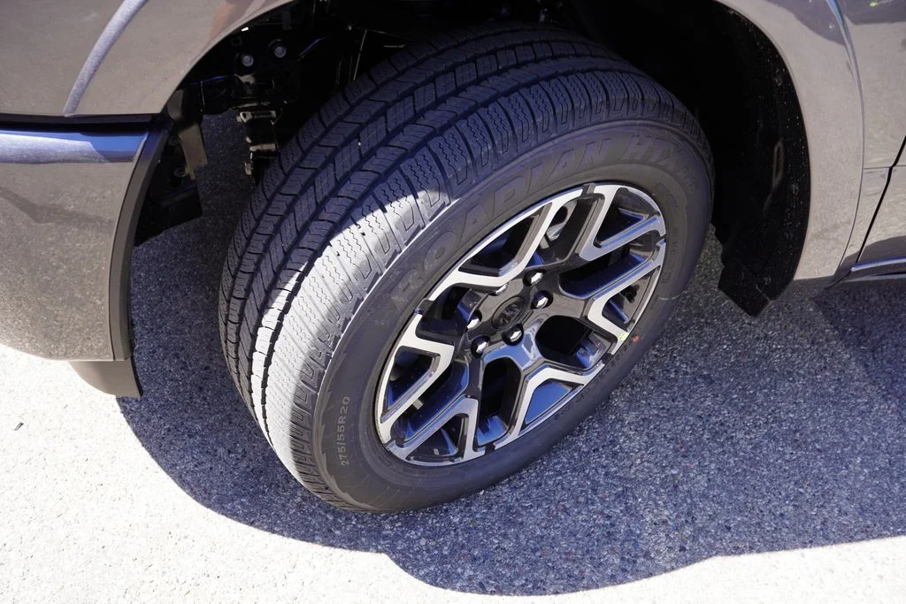 New 2026 Granite Crystal Metallic Clear-Coat Exterior Paint RAM Laramie image 9