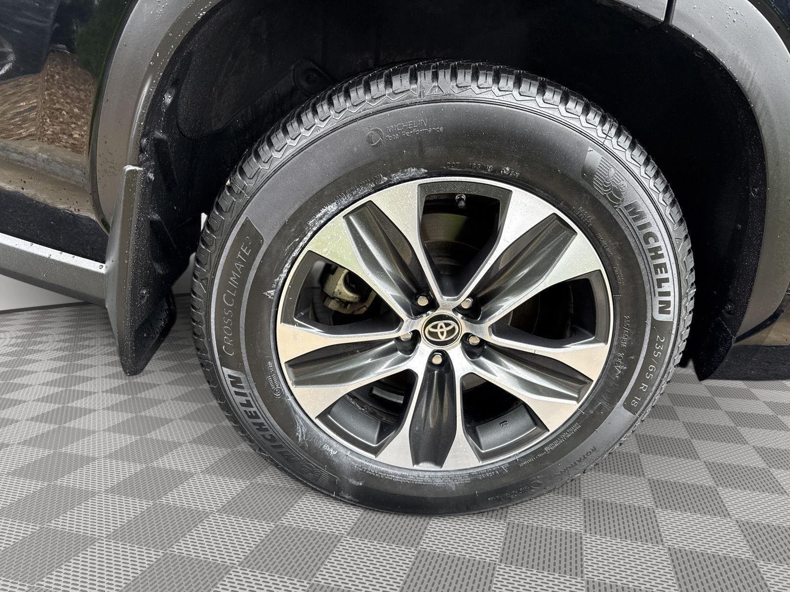 Used 2020 Midnight Black Metallic Toyota XLE image 16