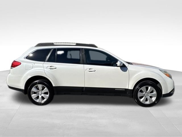 Used 2010 White Subaru 2.5i Premium image 8