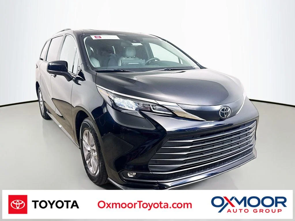 2026 Toyota Sienna XLE 7-Passenger Hybrid AWD's photo