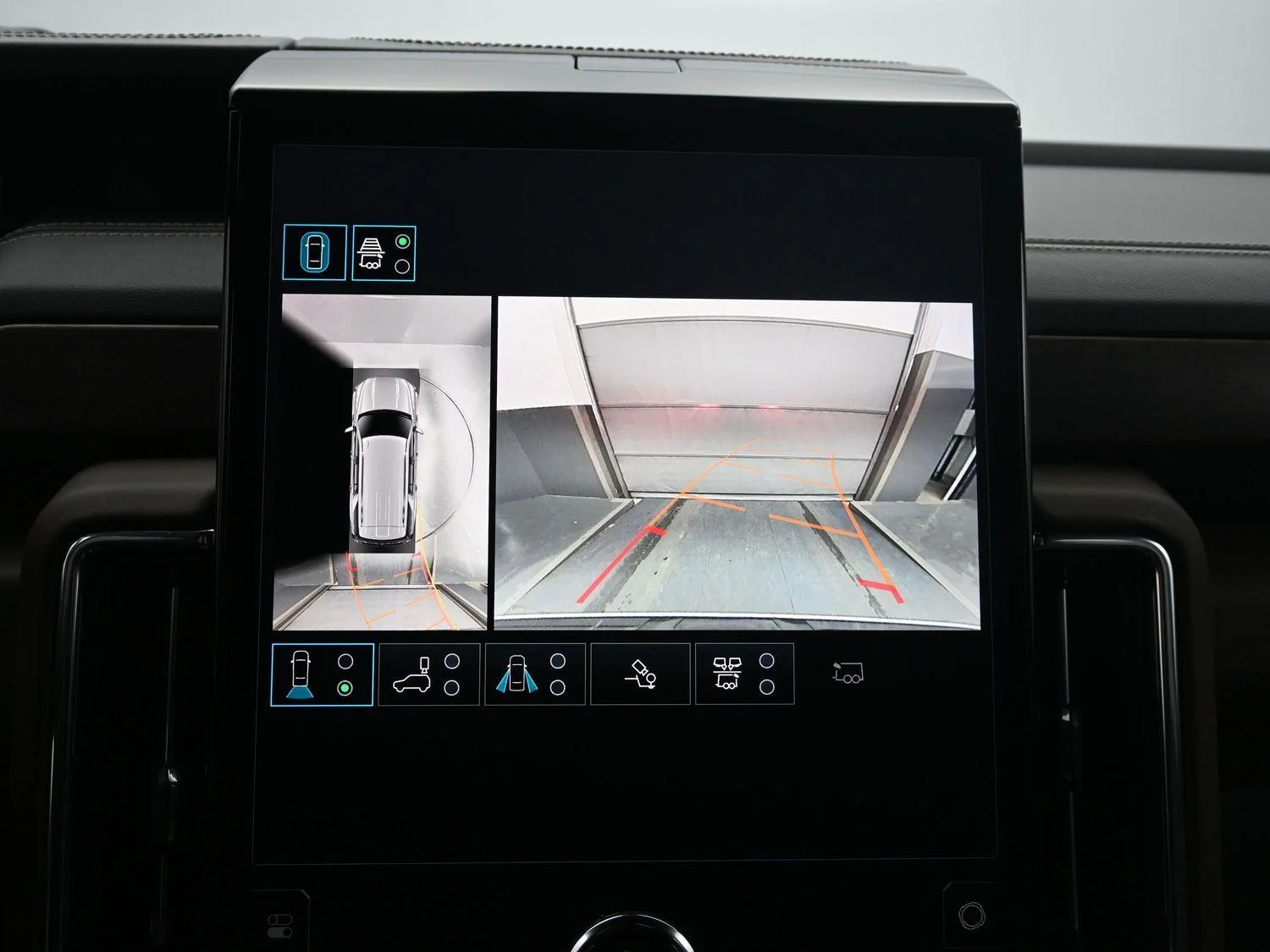 Used 2025 White Frost Tricoat GMC Denali Ultimate image 36