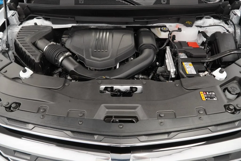 New 2027 Summit White Chevrolet LT image 42
