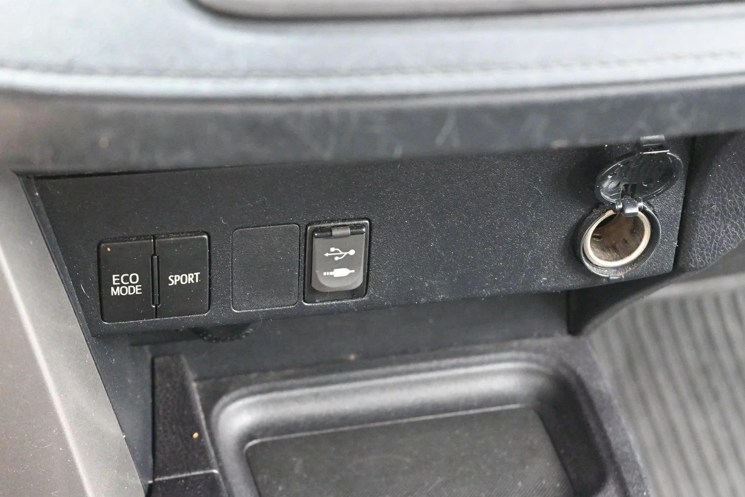 Used 2018 Black Toyota LE image 23