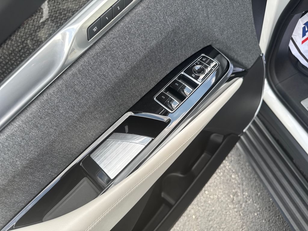 Used 2025 White Cadillac V-Series image 11