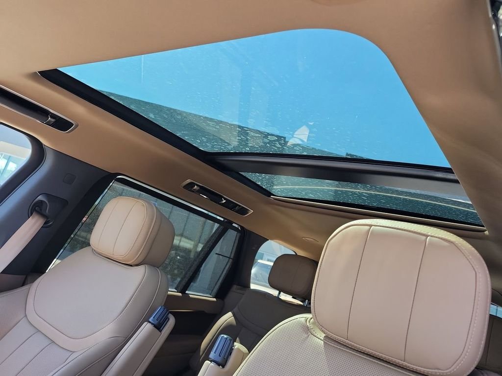 New 2026 Carpathian Grey Land Rover SE image 28