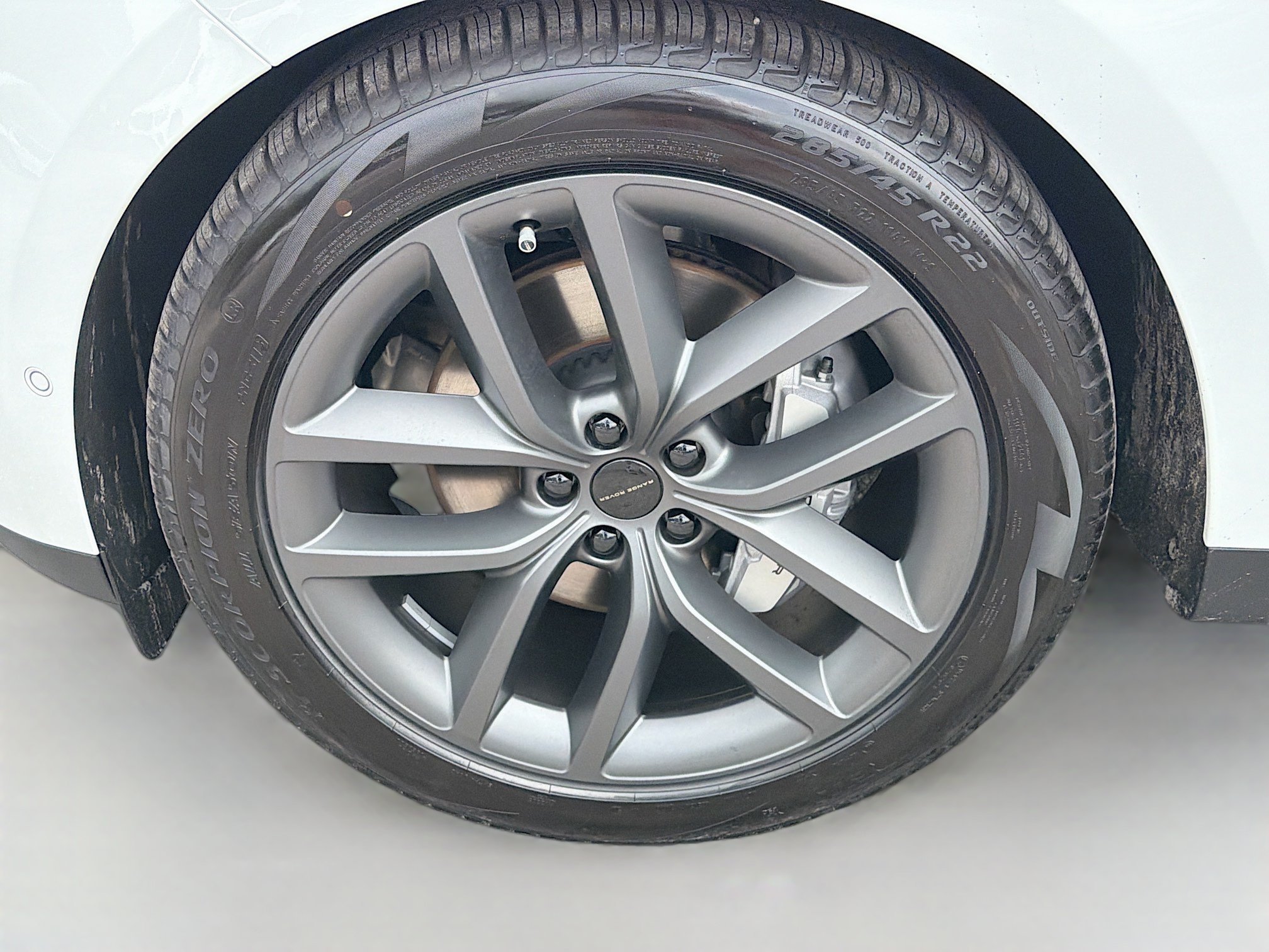 New 2026 Fuji White Land Rover SE image 41