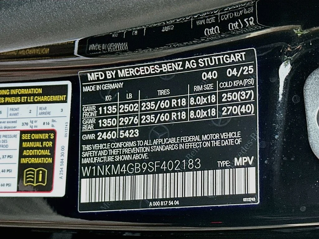 Used 2025 Black Mercedes-Benz GLC 300 image 34