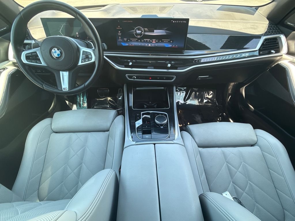 Used 2024 White BMW sDrive40i image 19