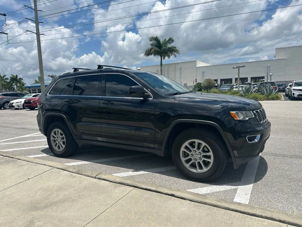Used 2020 Diamond Black Jeep Laredo E image 4